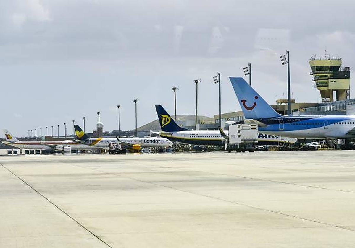 CC rechaza la subida del 4,09% de las tasas aeroportuarias aprobada por AENA.