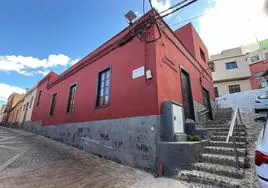 La casa del siglo XVII, en la calle Francisco Dávila Ramírez, 1, antigua escuela de Doña Felicita, será la Casa taller de Calado de Ingenio.