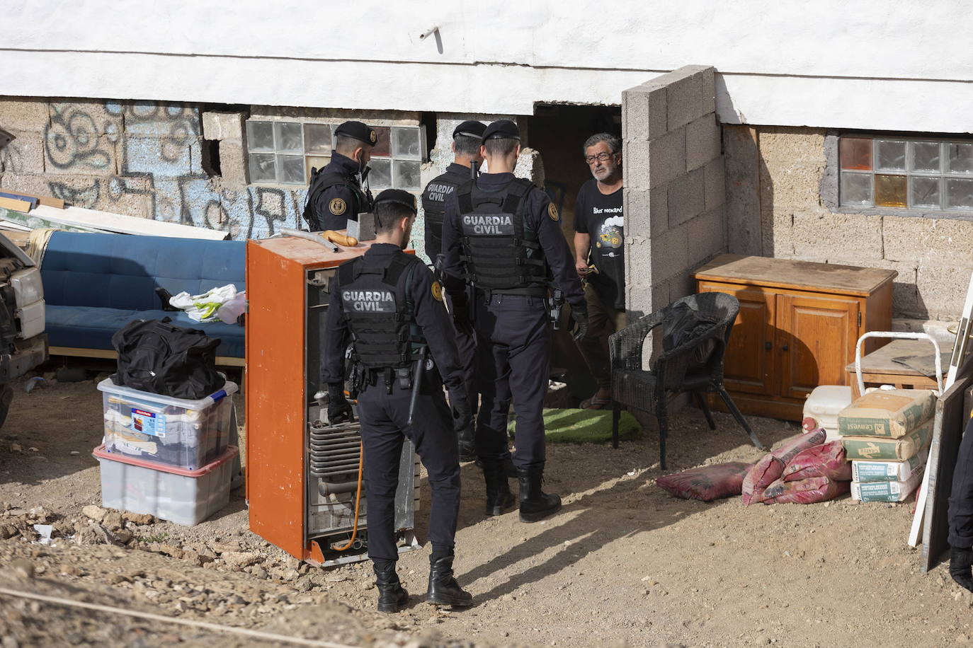 Imagen secundaria 1 - Imagen del momento del desahucio.