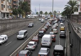 Imagen de archivo de una retención en el túnel Julio Luengo, en Las Palmas de Gran Canaria