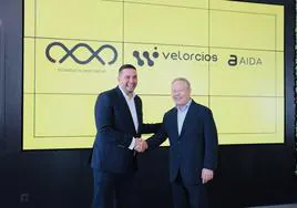 Pedro Andueza, CEO de Velorcios Group (i), y Óliver Alonso, Presidente y CEO de Domingo Alonso Group (d).