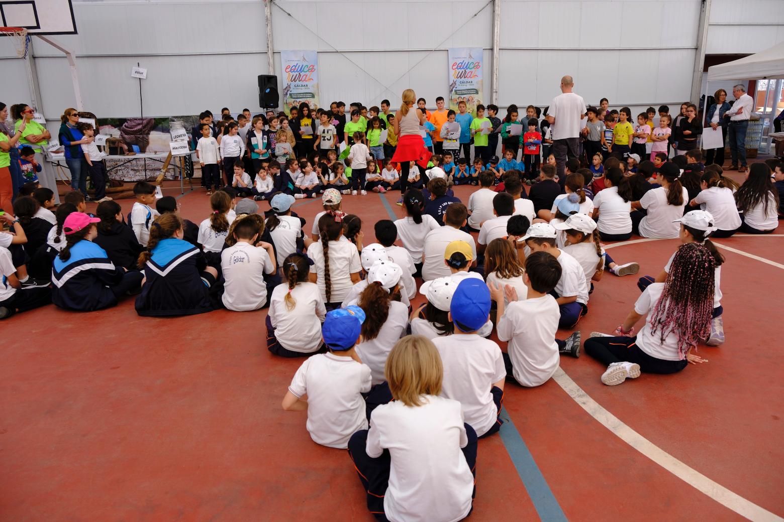 Más de 300 estudiantes conocen la vida rural