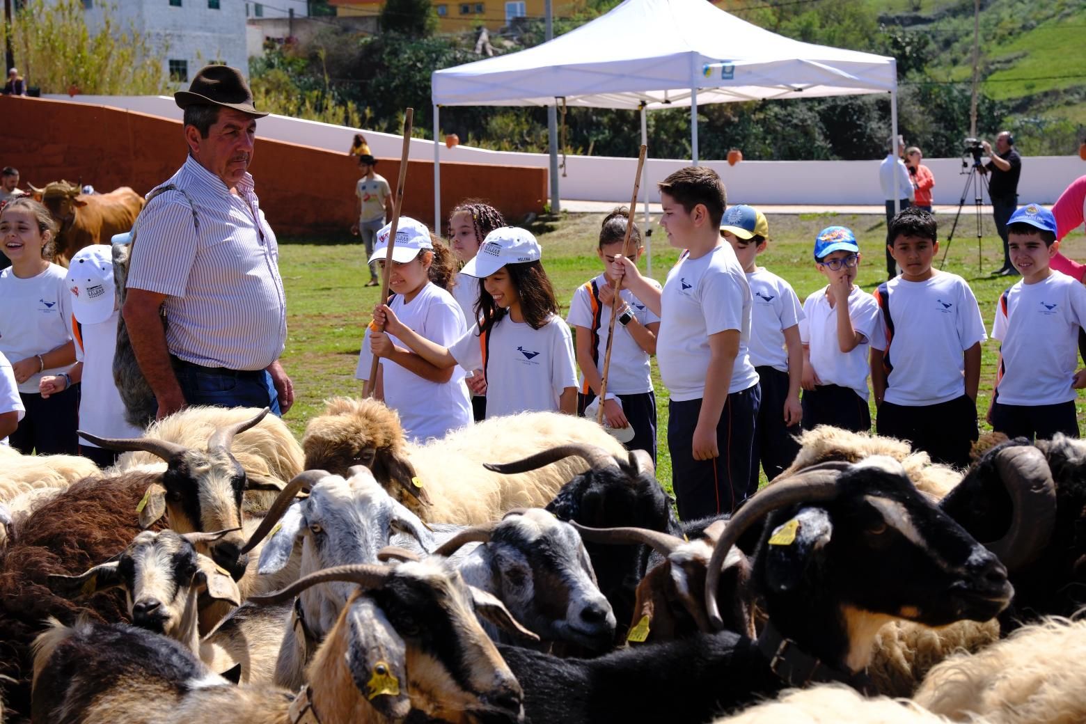 Más de 300 estudiantes conocen la vida rural