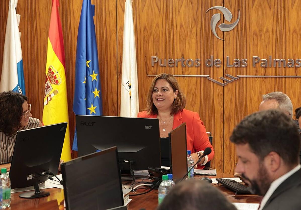 La presidenta del Puerto, Beatriz Calzada, durante un consejo de administración.