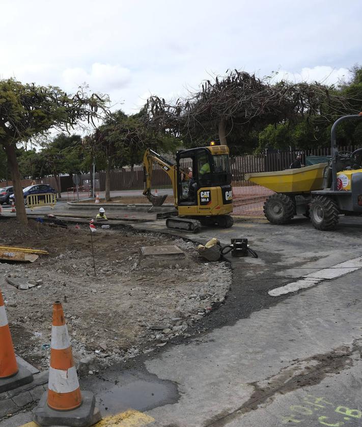 Imagen secundaria 2 - Protesta y obras en la calle Doctor José Guerra Navarro. 