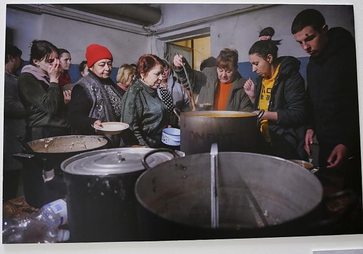 Imagen principal - Varias de las instantáneas capturadas por Maloletka que pueden verse en la exposición 'Crónica visual de la infamia'.