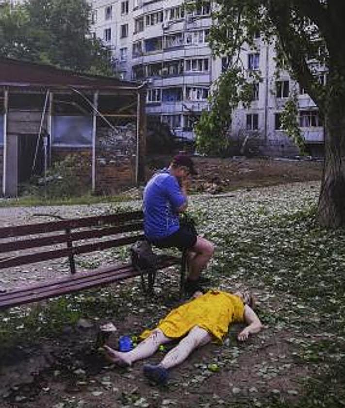 Imagen secundaria 2 - Varias de las instantáneas capturadas por Maloletka que pueden verse en la exposición 'Crónica visual de la infamia'.