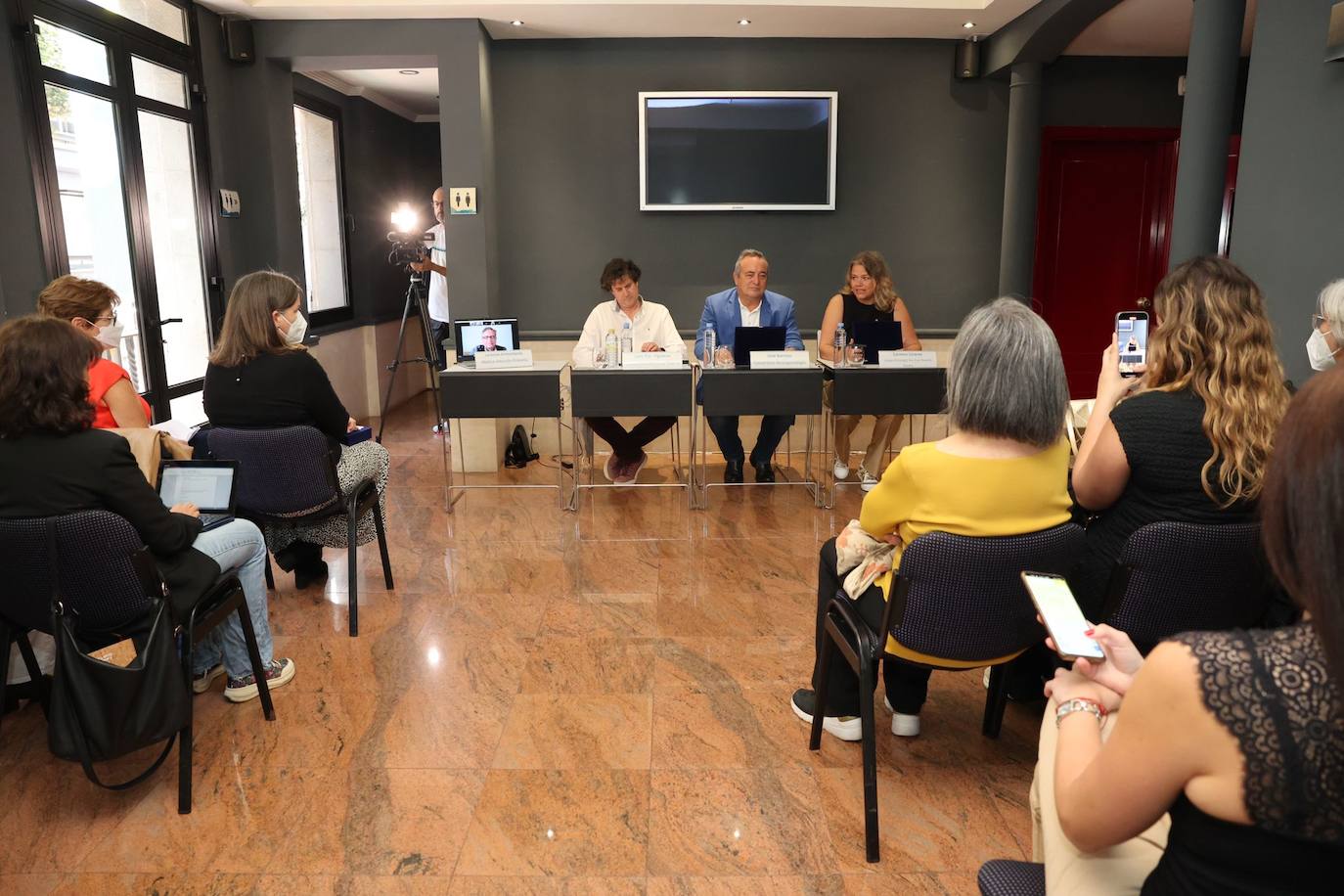 Los pacientes de covid persistente de Canarias reconocen a quienes no los han olvidado