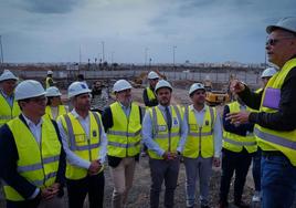 Autoridades semanas atrás visitando obras que se ejecutan en Maneje.