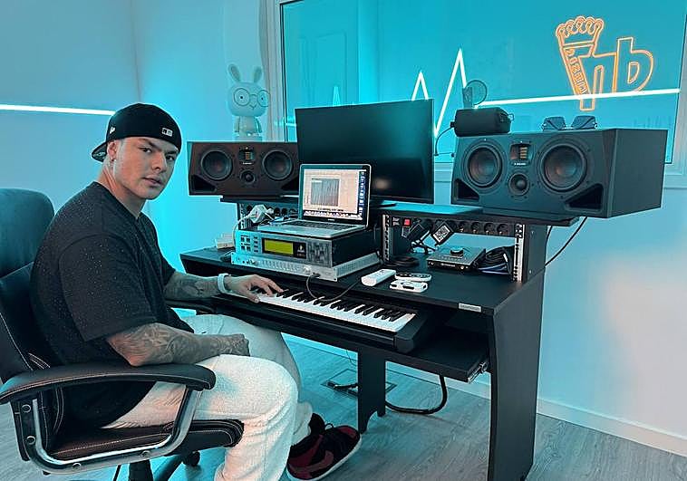 El artista colombiano Carlos Feria.