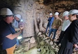 Los representantes municipales conocieron los trabajos que se están llevando a cabo en las cuevas de Malverde.