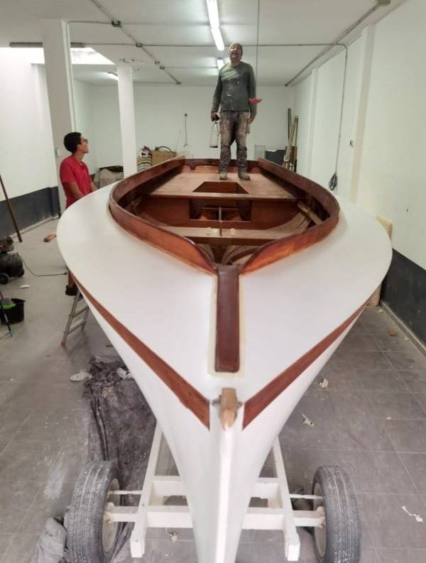 El bote Minerva está de fiesta.