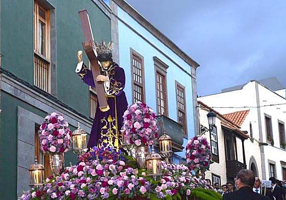 Imagen de archivo de la Procesión del Encuentro bajando la calle Pérez Galdós del casco histórico