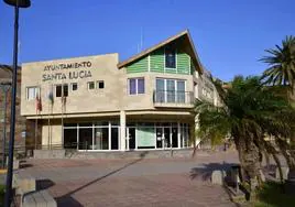 Fachada de las Oficinas Municipales de Santa Lucía de Tirajana en Vecindario.