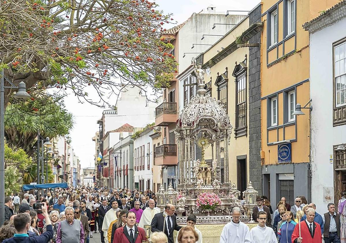 Imagen secundaria 1 - Tradición, cultura y naturaleza, una experiencia única para disfrutar de la Semana Santa en La Laguna
