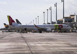 Foto de archivo de aviones en el aeropuerto de Gran Canaria.