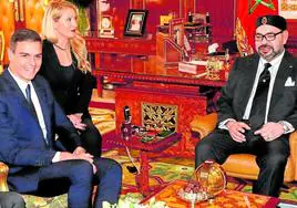 Imagen de archivo de una reunión del rey de Marruecos con el presidente del Gobierno de España, Pedro Sánchez.