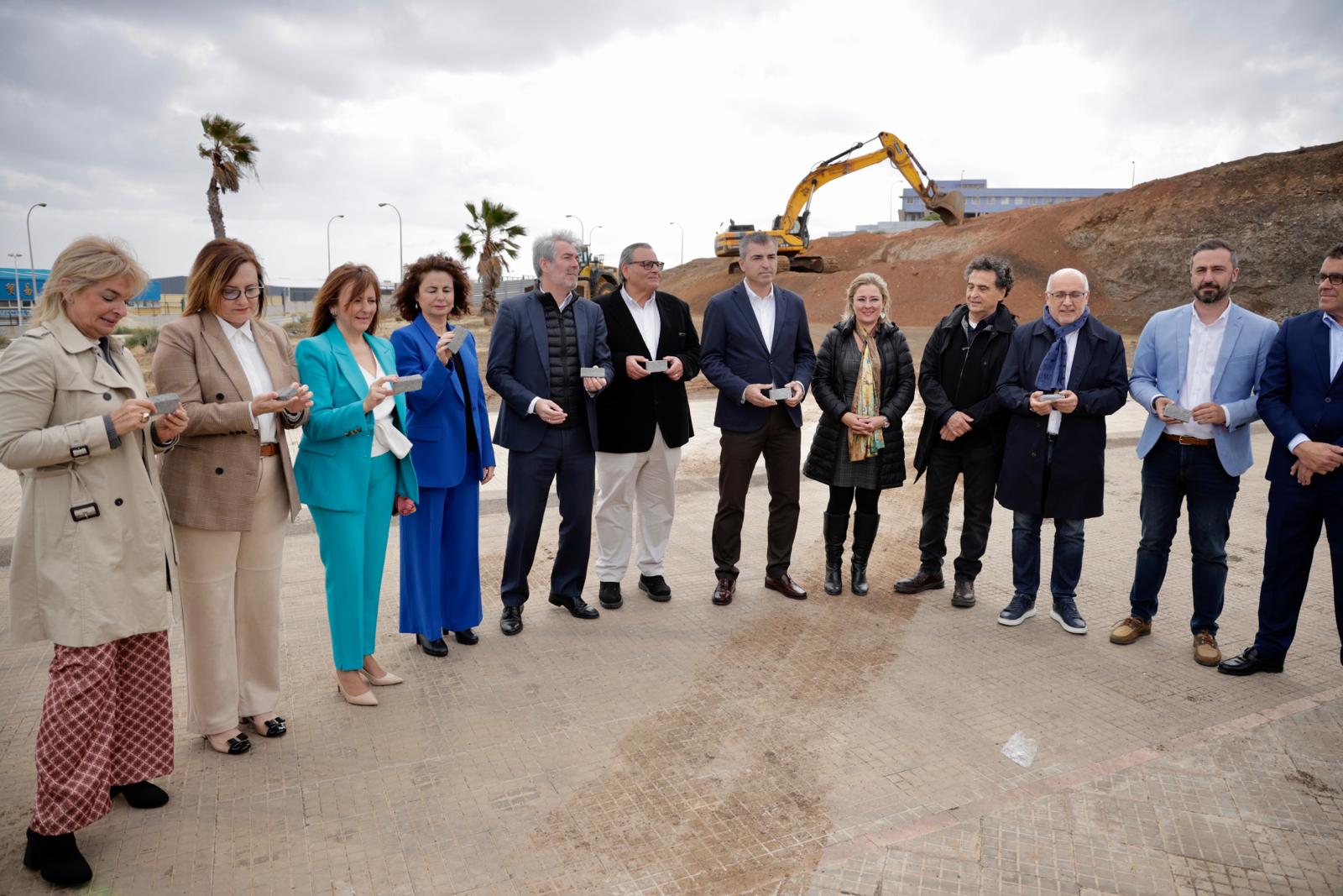 Clavijo da comienzo a las obras del edificio de Servicios Esenciales en Jinámar