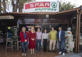 Representantes de SPAR Gran Canaria en la apertura de SPAR Express Oasis.