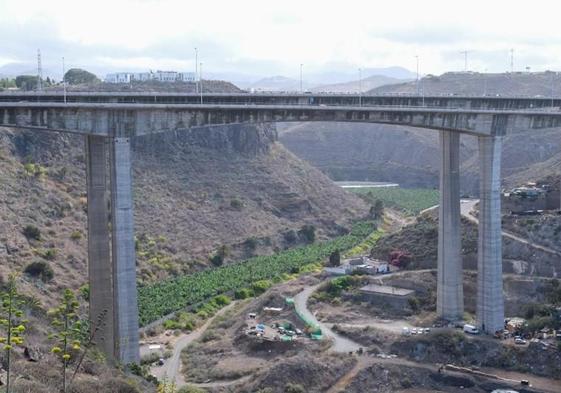 Vista de los viaductos del barranco Guiniguada, en la circunvalación a la capital.