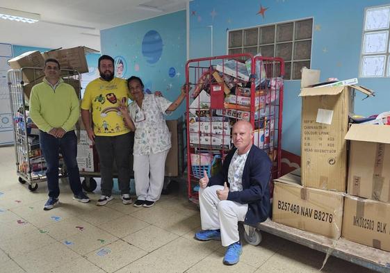 La magia de 'Kilómetros por Sonrisas' llega al Materno Infantil en forma de juguete