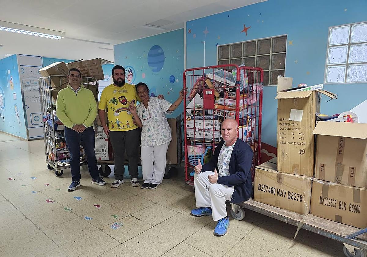 La magia de 'Kilómetros por Sonrisas' llega al Materno Infantil en forma de juguete