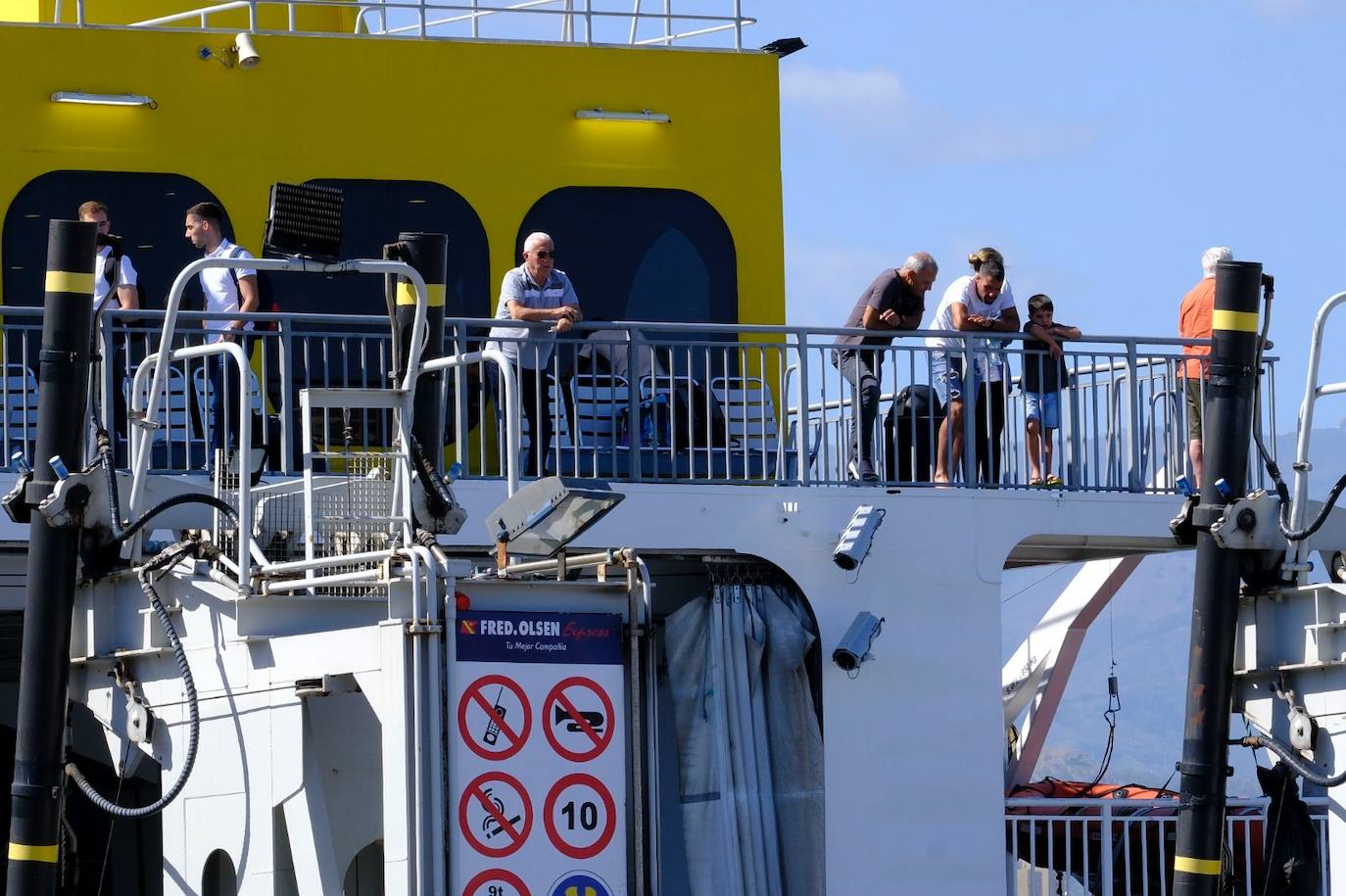 El inicio de las vacaciones de los canarios en Semana Santa, en imágenes