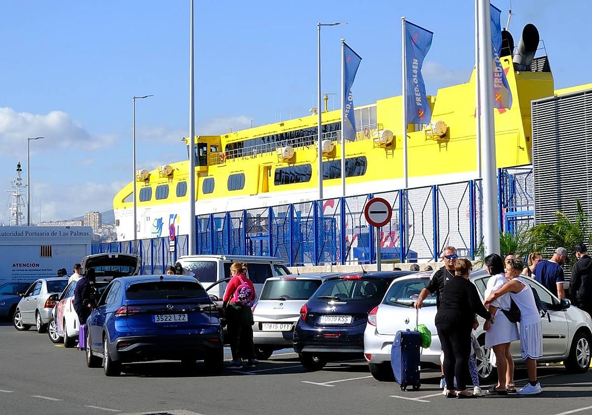El inicio de las vacaciones de los canarios en Semana Santa, en imágenes