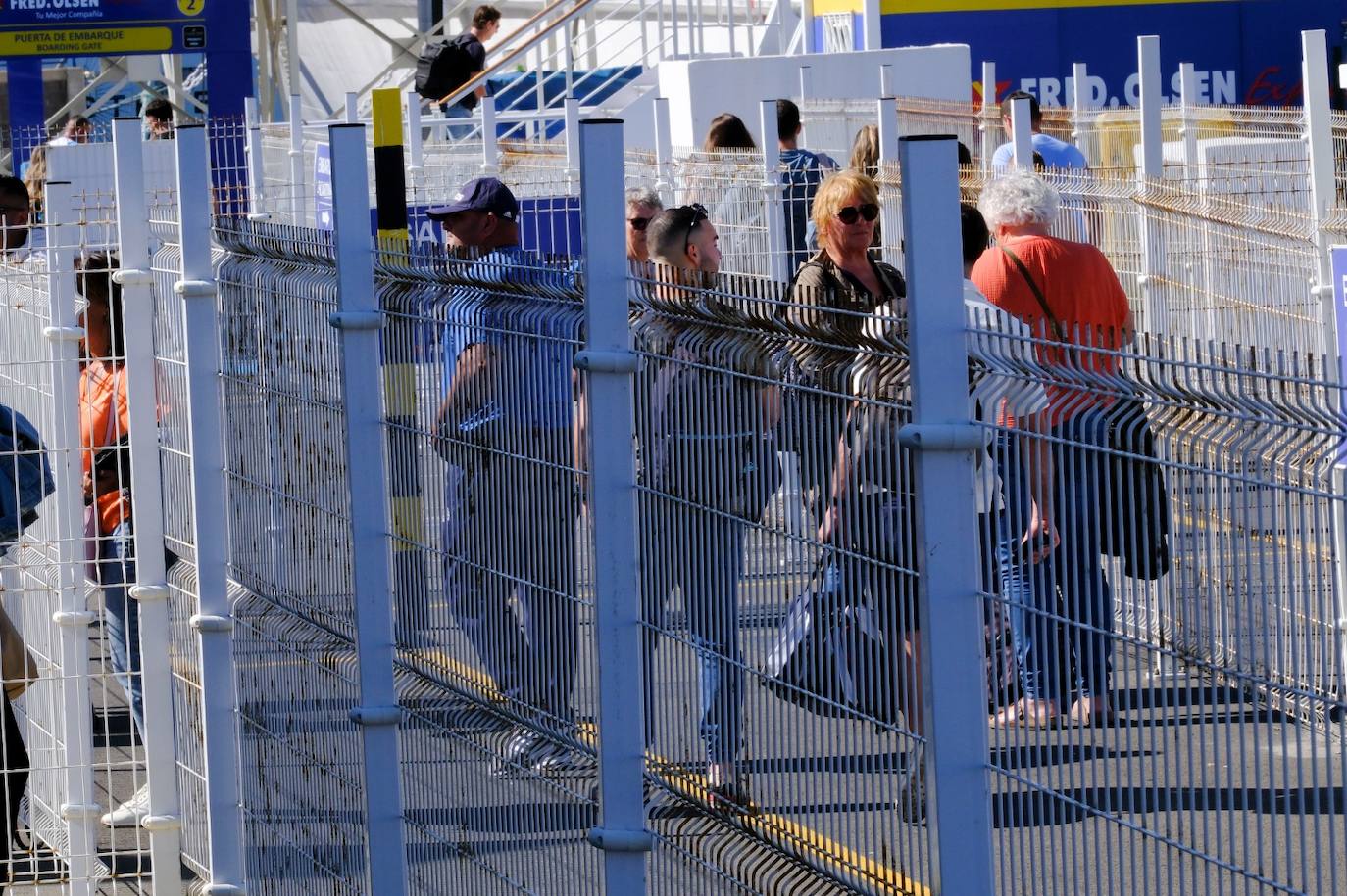 El inicio de las vacaciones de los canarios en Semana Santa, en imágenes