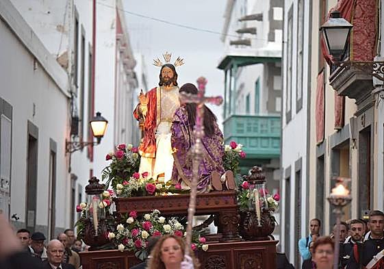 La Magna Interparroquial recorrió las calles de Vegueta la tarde del Viernes Santo.