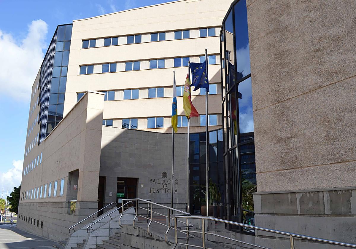 Piden 23 años de cárcel y 4,5 millones por traficar con toneladas de hachís y cocaína