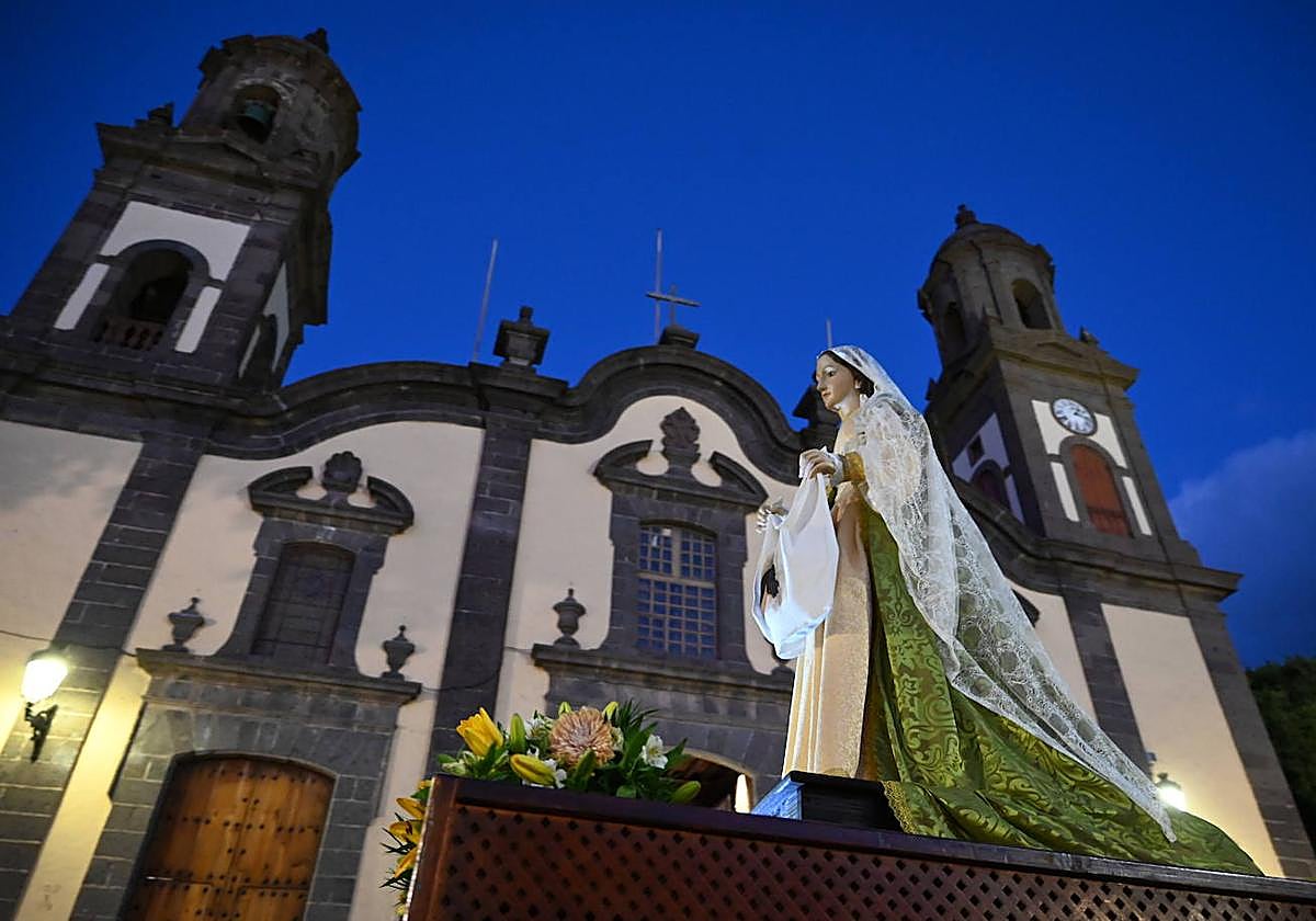 La Semana Santa de Guía se luce con la salida de la Procesión Magna