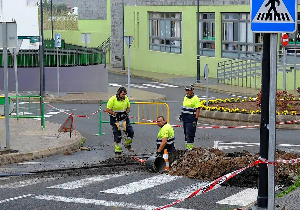 Más de 5.000 vecinos de Arucas están sin agua desde el jueves