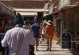 Turistas en Playa del Inglés durante la Semana Santa.