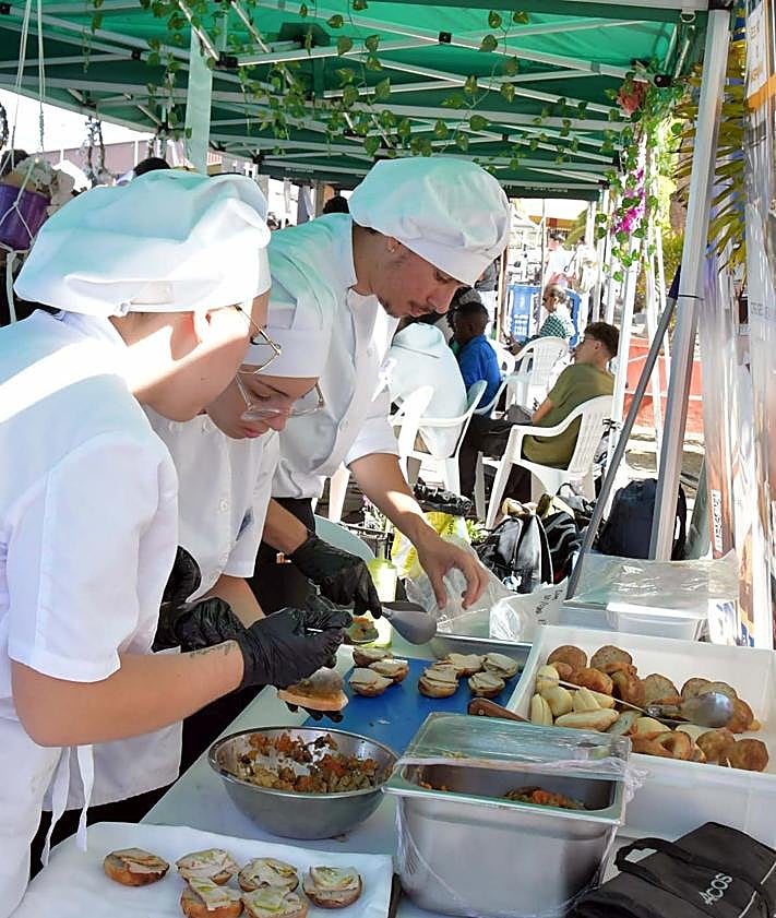 Imagen secundaria 2 - Un millar de jóvenes y desempleados asiste a la Muestra de Empleo de Maspalomas