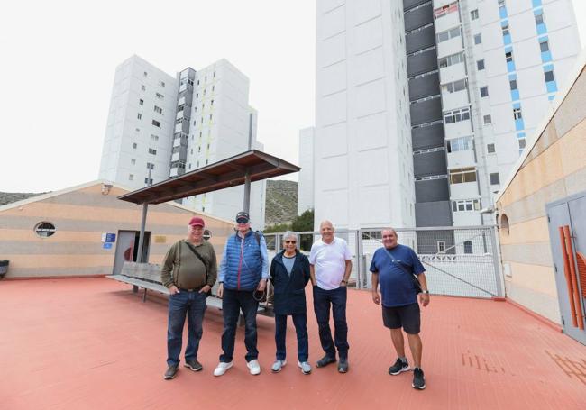 De izquierda a derecho, Jesús Medina, Juan Samper, Armando Santana, Julio Guillén y Manuel Casais.