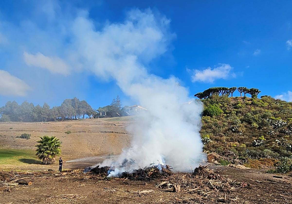 Imagen de archivo de una quema de rastrojos en Gran Canaria.