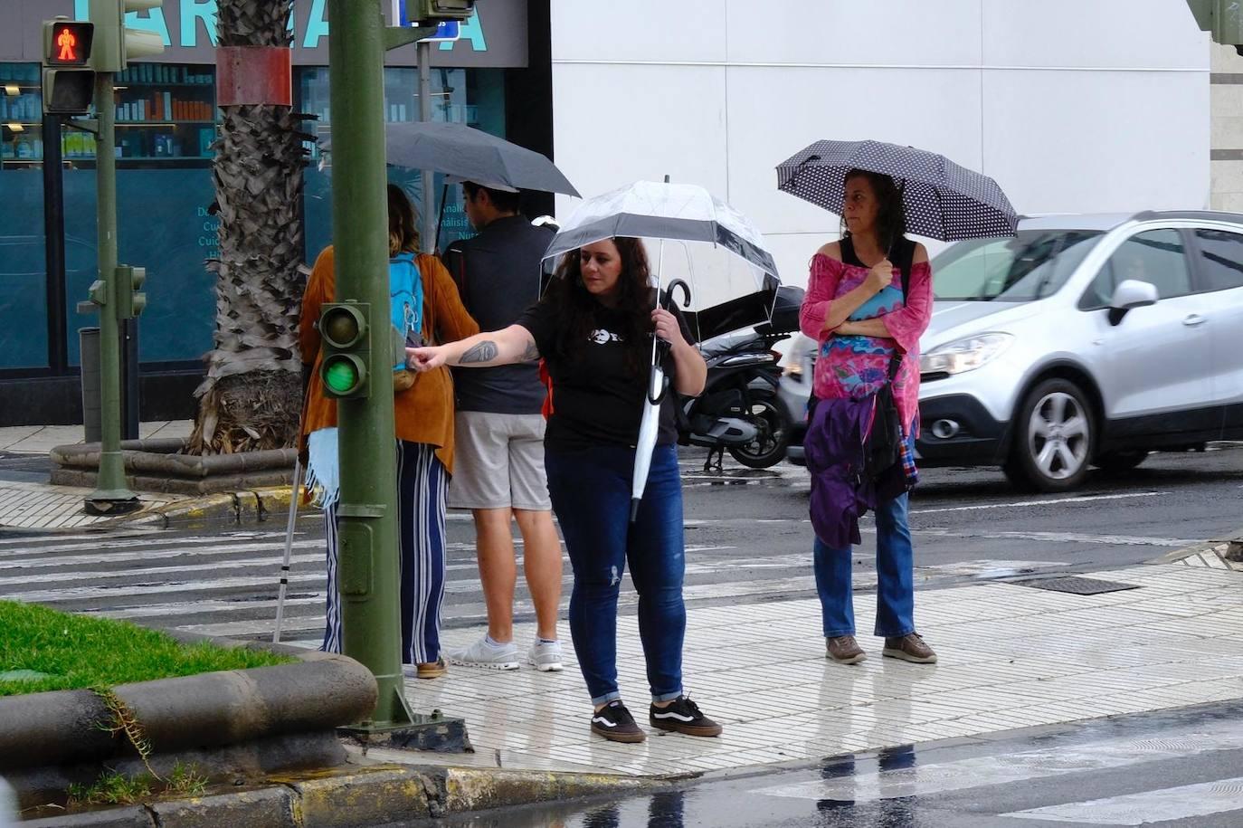 Lluvia inesperada en la capital grancanaria