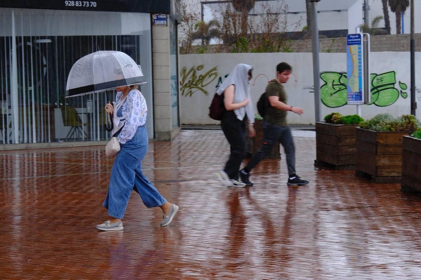 Lluvia inesperada en la capital grancanaria