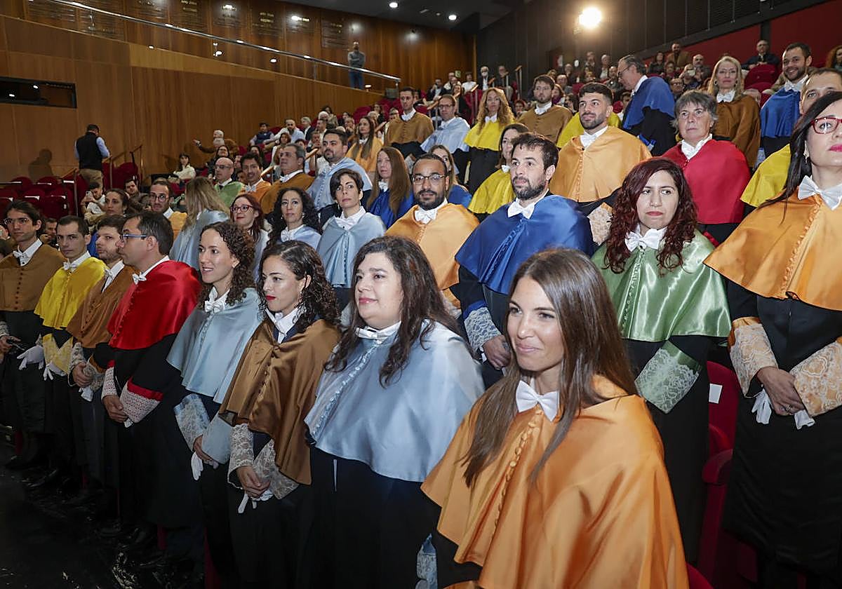 Imagen de archivo de doctoras y doctores de la ULPGC en un acto institucional.