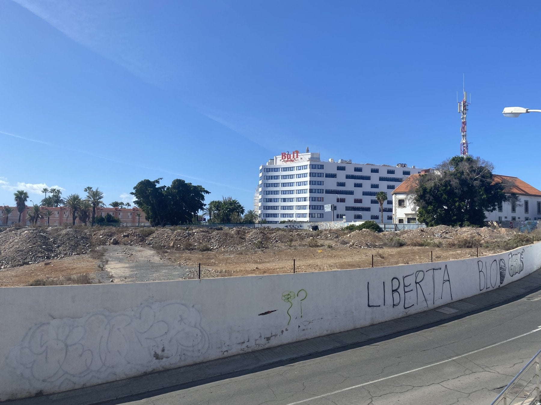 Solar donde estaba Viajes Insular y donde se levantará el centro comercial Playa del Inglés.