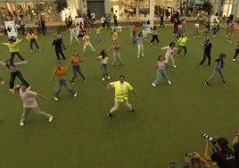 En un conocido centro comercial de la capital grancanaria se llevó a cabo un llamativo Flashmob para dar a conocer las distintas especialidades que se ofertan en la Formación Profesional (FP).