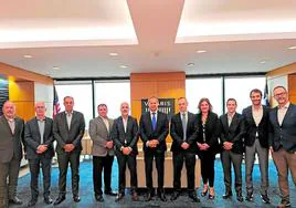 Los representantes del Puerto, Valaris, Astican y Romeu (Canarship), presentes en la firma en Houston.