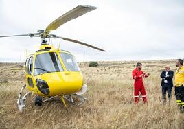 Uno de los helicópteros del Cabildo de Gran Canaria para la lucha contra los incendios forestales.