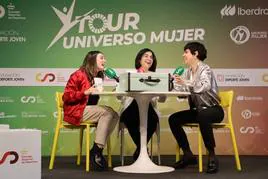 La alcaldesa, Carolina Darias, interviene en un podcast con Sara Hurtado, patinadora sobre hielo, y Teresa Díaz, esgrimista.