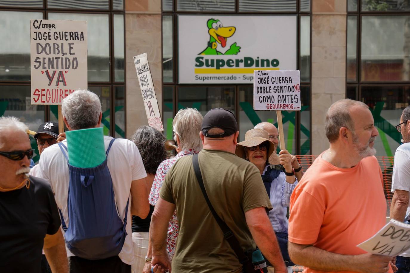 La Isleta reivindica el doble sentido de la calle José Guerra