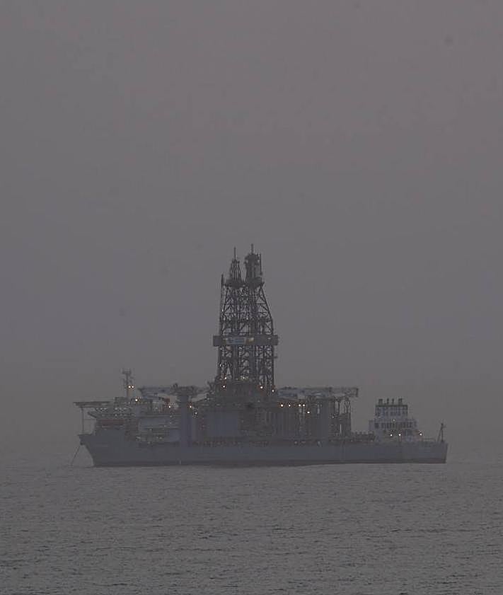 Imagen secundaria 2 - Imágenes de la calima este jueves en Las Palmas de Gran Canaria