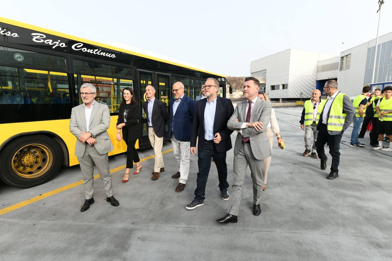 La presentación de las cuatro guaguas 100% eléctricas, en imágenes