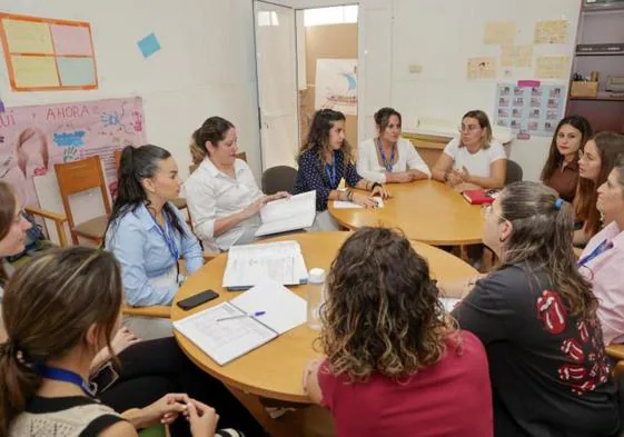 Reunión de trabajo del personal de la Asociación Gull Lasègue que atiende los trastornos de conducta alimentaria en la provincia de Las Palmas.