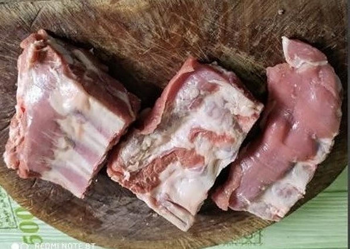 Imagen secundaria 1 - Frejoles o judías mesoamericanas; costillas para salar y enriquecer los potajes y eclavos africanos traídos para el cultivo de caña.